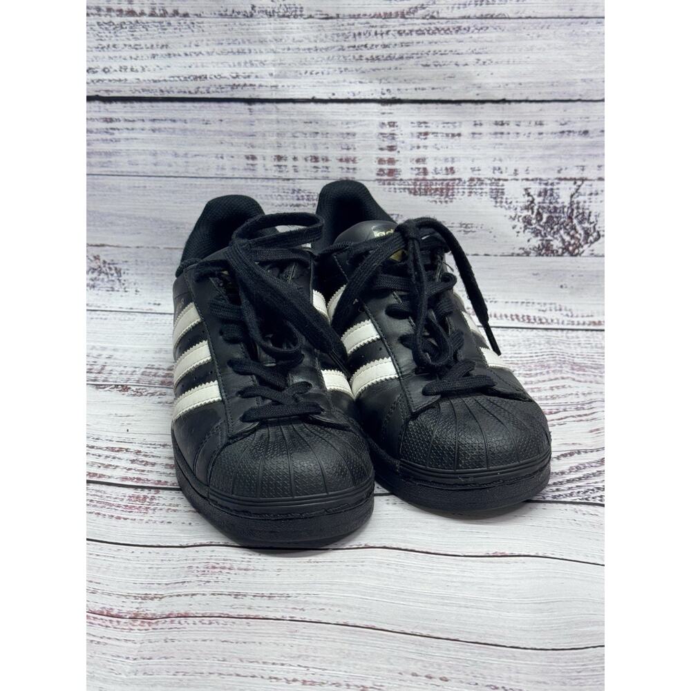 Adidas Superstars ADv Shoe Sz 7 men/9 woman Black / White 2016 NICE!!